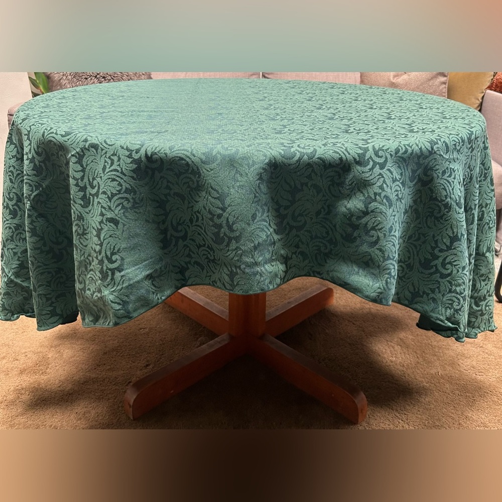 JC PENNEY HOME Vintage Elegant Green Damask Tablecloth #1010244